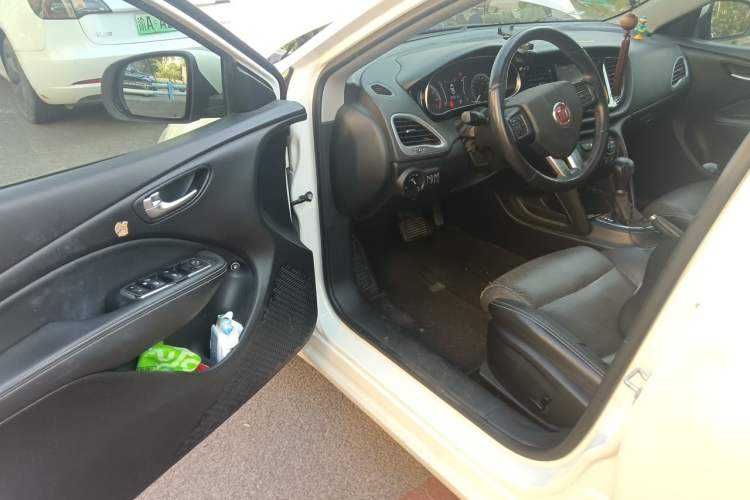 Used Fiat Viaggio 2012 1.4T Automatic Luxury Edition Driver Seat