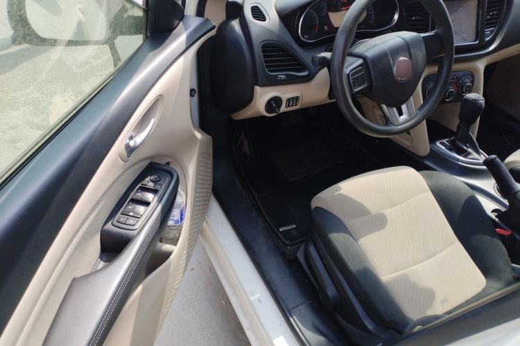 Used Fiat Viaggio 2012 1.4T Automatic Enjoyment Edition Driver Seat