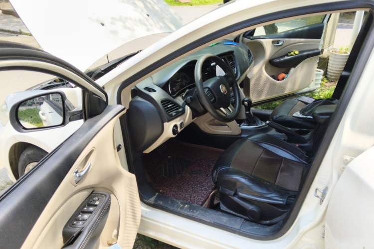 Used Fiat Viaggio 2012 1.4T Automatic Enjoyment Edition Driver Seat