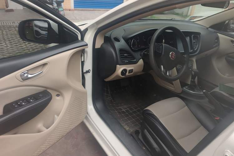 Used Fiat Viaggio 2012 1.4T Automatic Enjoyment Edition Driver Seat