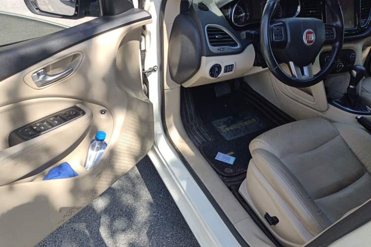Used Fiat Viaggio 2012 1.4T Automatic Luxury Edition Driver Seat