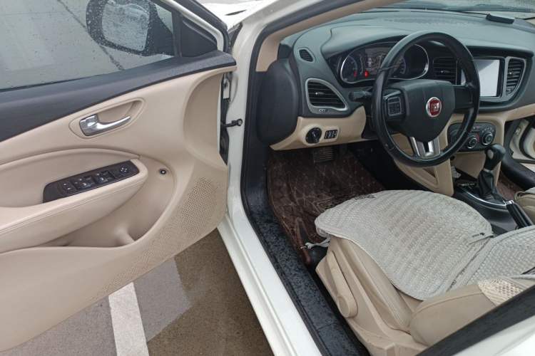 Used Fiat Viaggio 2012 1.4T Automatic Enjoyment Edition Driver Seat