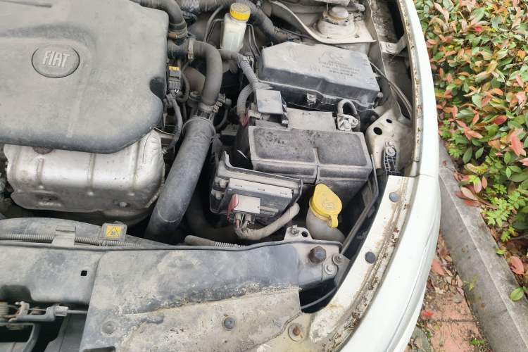 Used Fiat Viaggio 2012 1.4T Automatic Enjoyment Edition Engine Bay Left