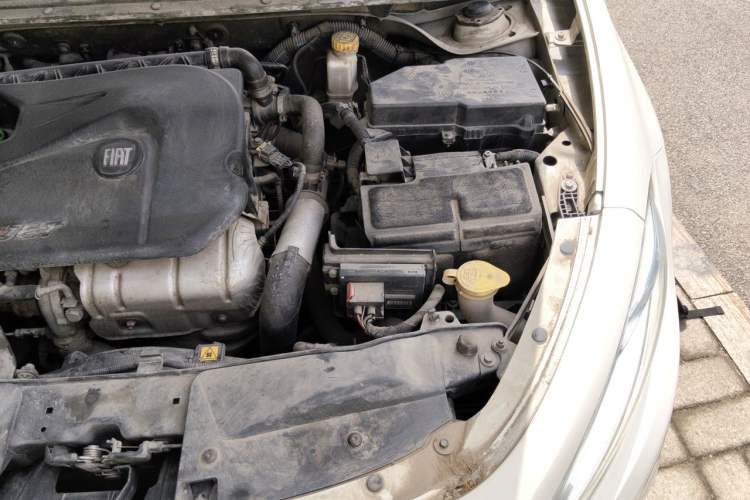 Used Fiat Viaggio 2012 1.4T Automatic Enjoyment Edition Engine Bay Left