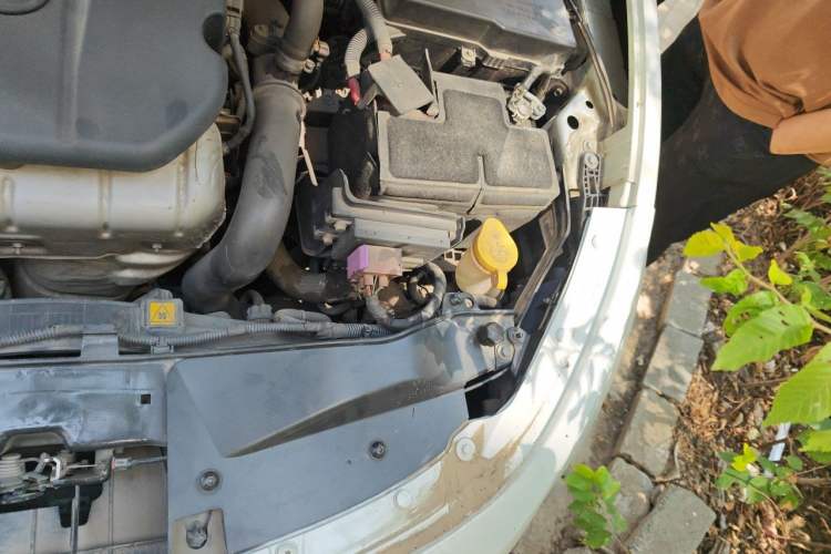Used Fiat Viaggio 2012 1.4T Automatic Enjoyment Edition Engine Bay Left