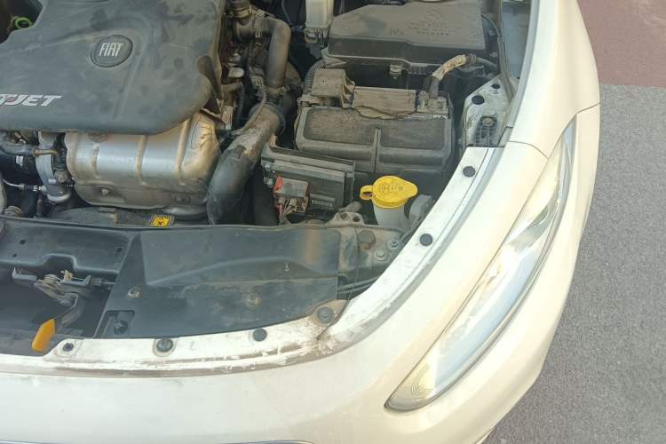 Used Fiat Viaggio 2012 1.4T Automatic Luxury Edition Engine Bay Left