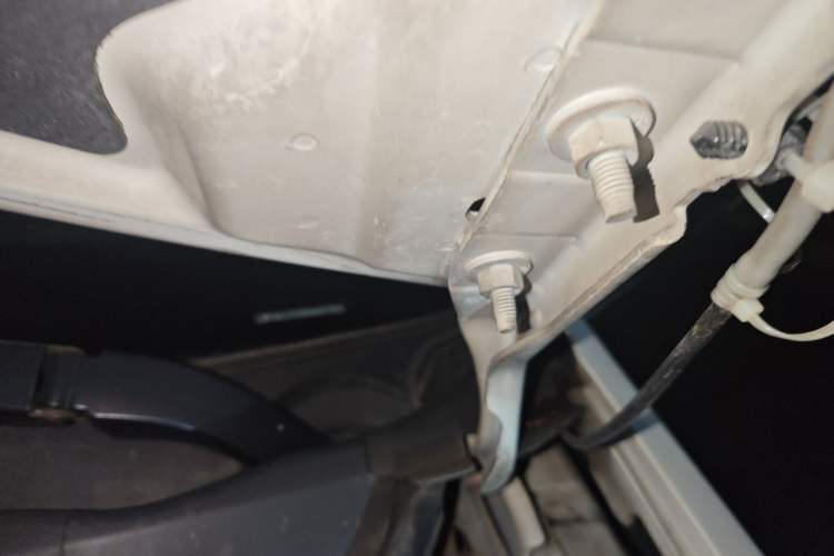 Used Fiat Viaggio 2012 1.4T Automatic Enjoyment Edition Engine Bay Left