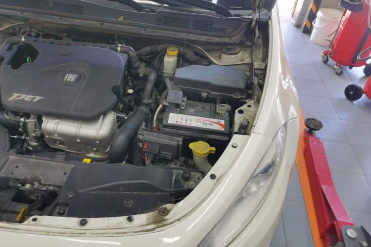 Used Fiat Viaggio 2012 1.4T Automatic Luxury Edition Engine Bay Left