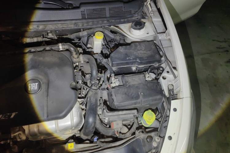 Used Fiat Viaggio 2012 1.4T Automatic Enjoyment Edition Engine Bay Left