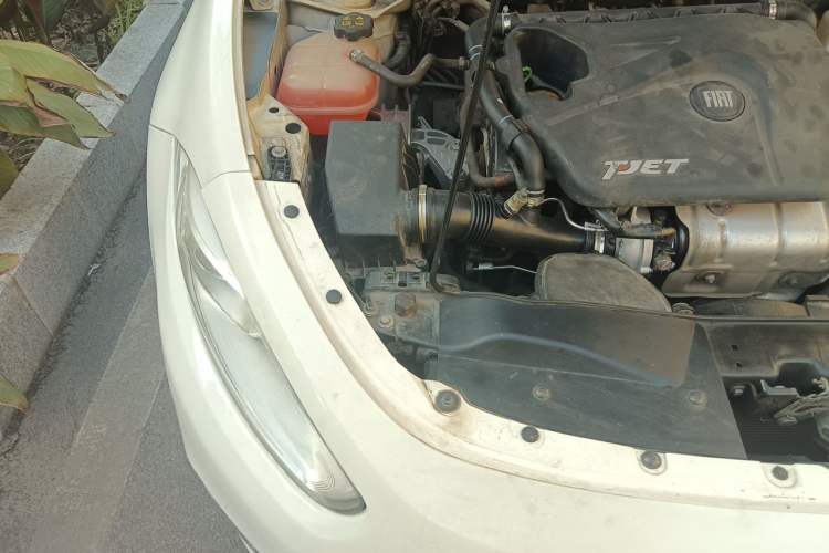 Used Fiat Viaggio 2012 1.4T Automatic Luxury Edition Engine Bay Right