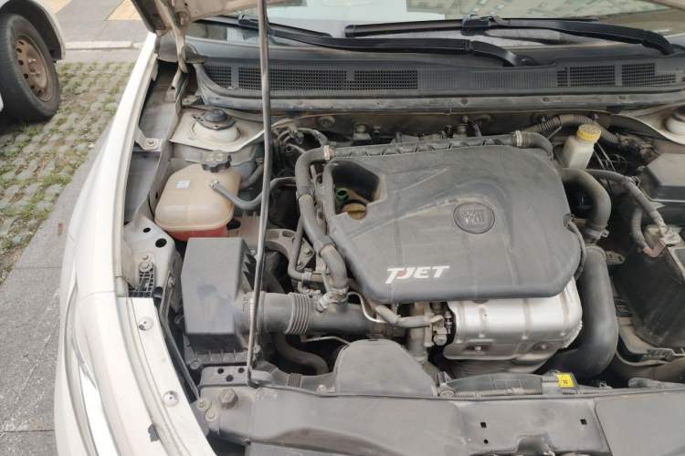 Used Fiat Viaggio 2012 1.4T Manual Enjoyment Edition Engine Bay Right