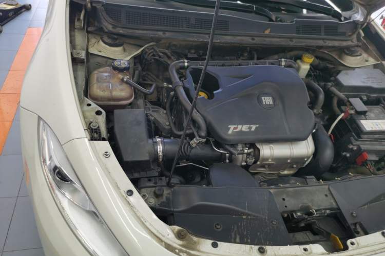 Used Fiat Viaggio 2012 1.4T Automatic Luxury Edition Engine Bay Right