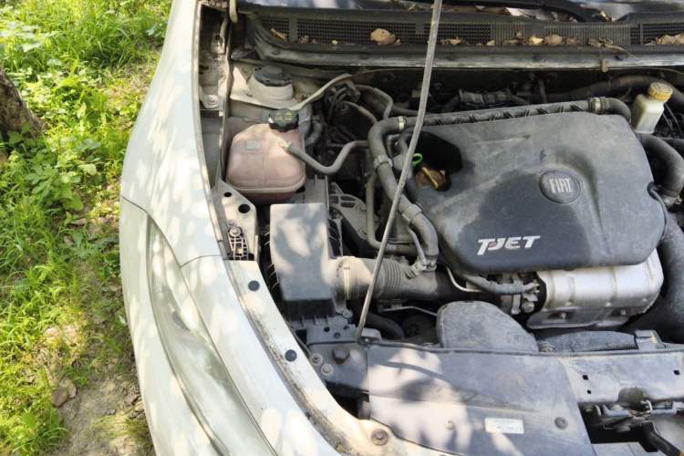 Used Fiat Viaggio 2012 1.4T Automatic Enjoyment Edition Engine Bay Right