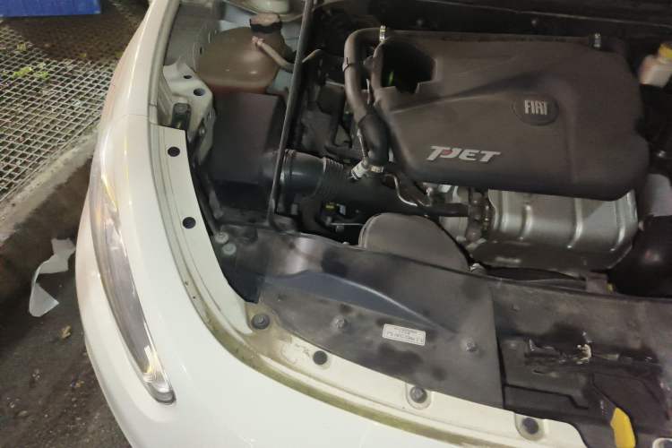 Used Fiat Viaggio 2012 1.4T Automatic Luxury Edition Engine Bay Right