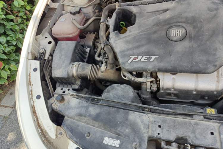 Used Fiat Viaggio 2012 1.4T Automatic Luxury Edition Engine Bay Right