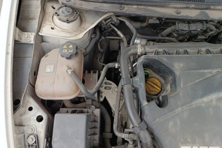 Used Fiat Viaggio 2012 1.4T Automatic Enjoyment Edition Engine Bay Right