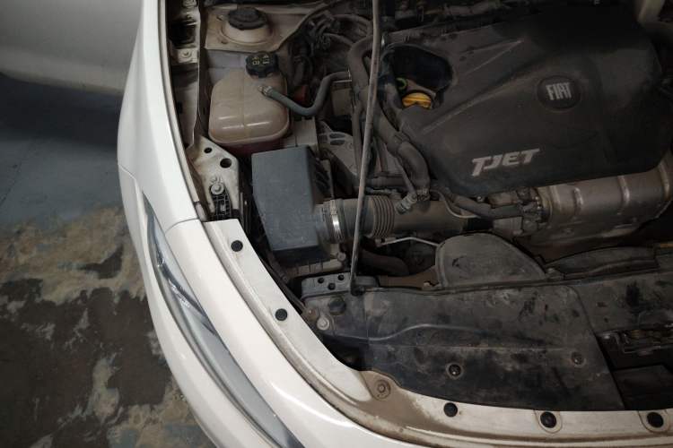 Used Fiat Viaggio 2012 1.4T Automatic Enjoyment Edition Engine Bay Right