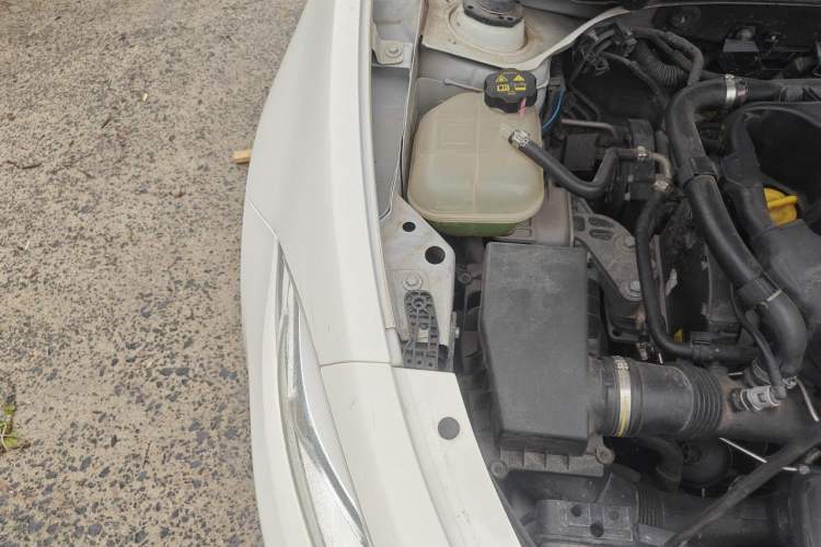 Used Fiat Viaggio 2012 1.4T Automatic Enjoyment Edition Engine Bay Right