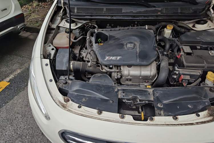 Used Fiat Viaggio 2012 1.4T Automatic Luxury Edition Engine Bay Right