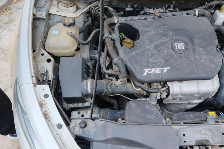 Used Fiat Viaggio 2012 1.4T Manual Enjoyment Edition Engine Bay Right