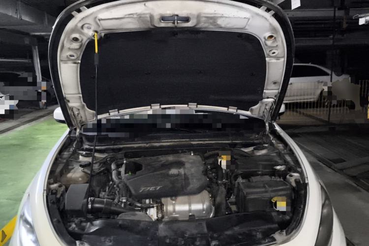 Used Fiat Viaggio 2012 1.4T Manual Enjoyment Edition Engine Bay