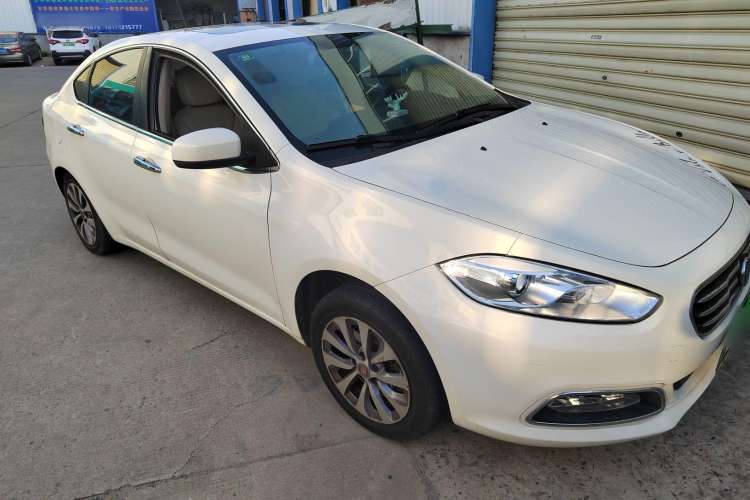 Used Fiat Viaggio 2012 1.4T Automatic Jingxiang Edition Front Right 45 Deg