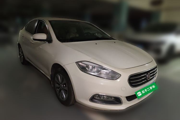 Used Fiat Viaggio 2012 1.4T Automatic Enjoyment Edition Front Right 45 Deg