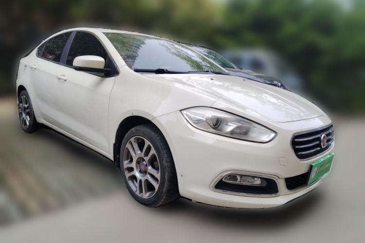 Used Fiat Viaggio 2012 1.4T Automatic Luxury Edition Front Right 45 Deg