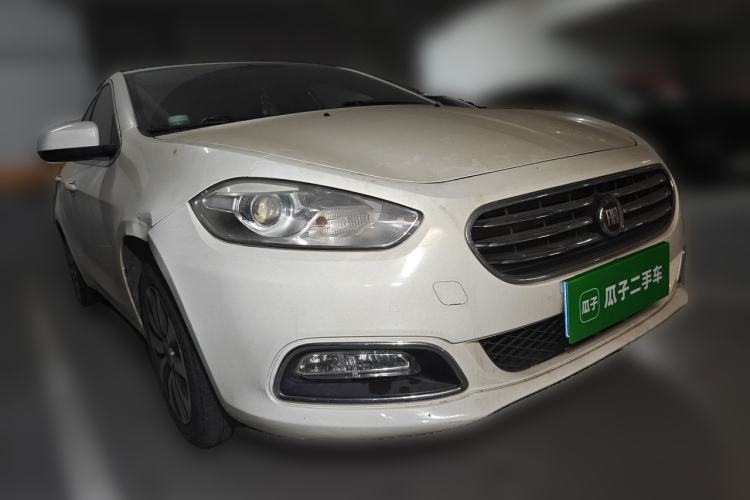 Used Fiat Viaggio 2012 1.4T Automatic Enjoyment Edition Front Right 45 Deg