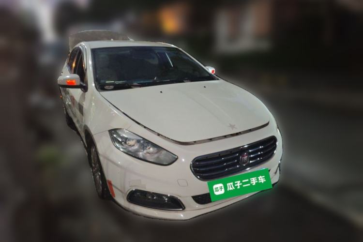 Used Fiat Viaggio 2012 1.4T Automatic Enjoyment Edition Front Right 45 Deg