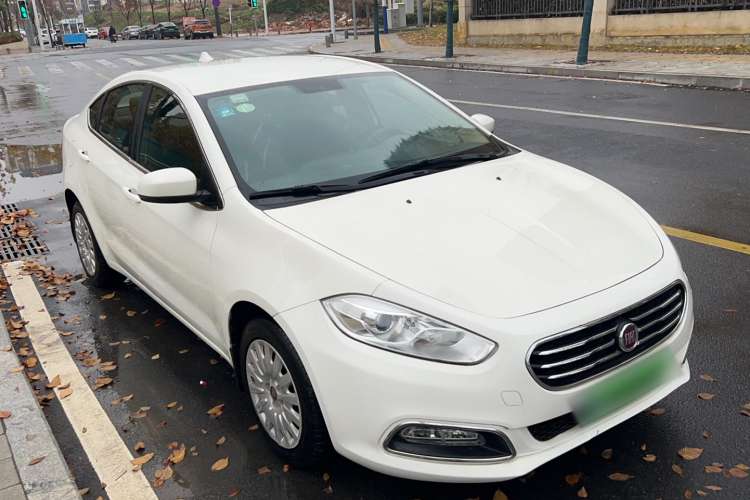 Used Fiat Viaggio 2012 1.4T Manual Enjoyment Edition Front Right 45 Deg