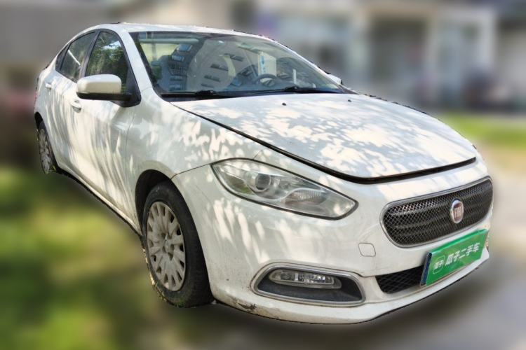 Used Fiat Viaggio 2012 1.4T Automatic Enjoyment Edition Front Right 45 Deg