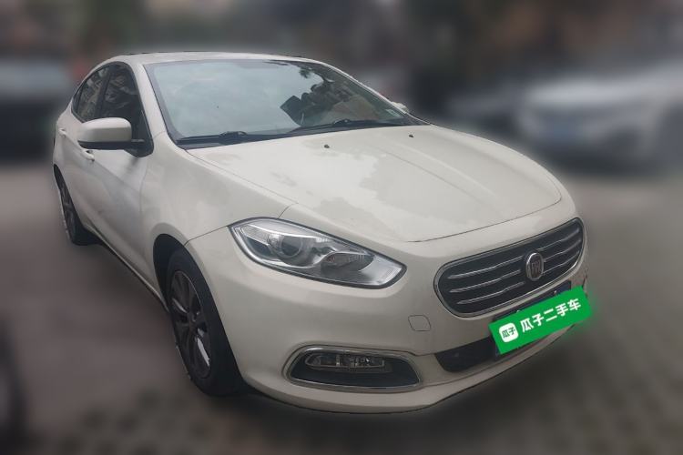 Used Fiat Viaggio 2012 1.4T Automatic Enjoyment Edition Front Right 45 Deg