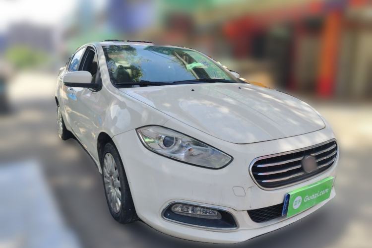 Used Fiat Viaggio 2012 1.4T Automatic Enjoyment Edition Front Right 45 Deg