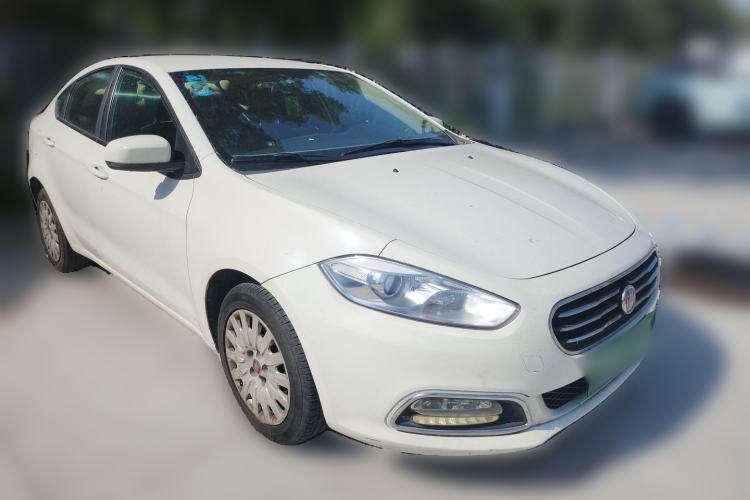 Used Fiat Viaggio 2012 1.4T Manual Enjoyment Edition Front Right 45 Deg