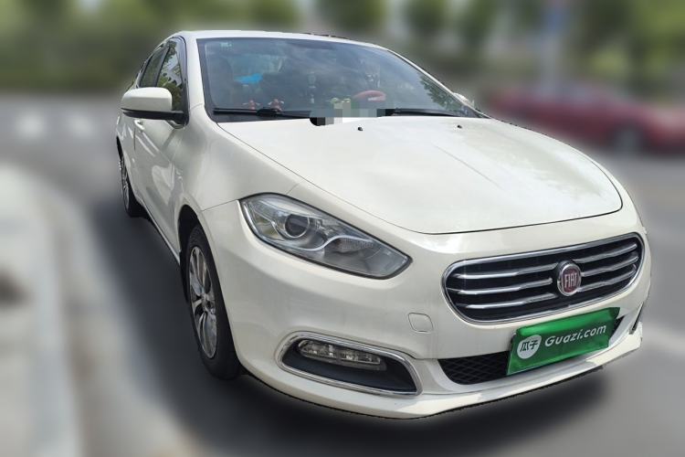 Used Fiat Viaggio 2012 1.4T Automatic Enjoyment Edition Front Right 45 Deg