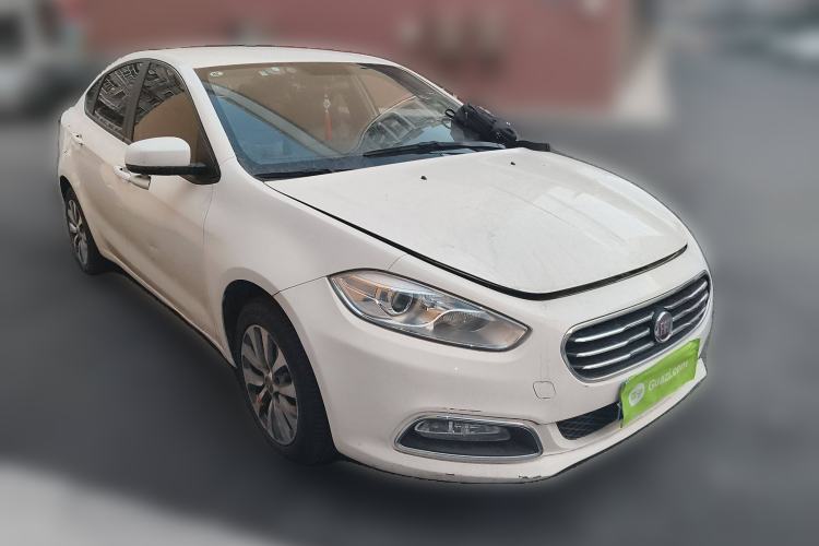 Used Fiat Viaggio 2012 1.4T Automatic Enjoyment Edition Front Right 45 Deg