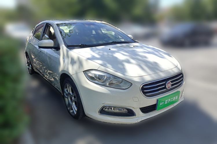Used Fiat Viaggio 2012 1.4T Automatic Luxury Edition Front Right 45 Deg
