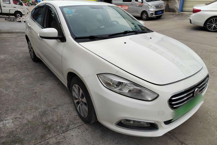 Used Fiat Viaggio 2012 1.4T Automatic Enjoyment Edition Front Right 45 Deg