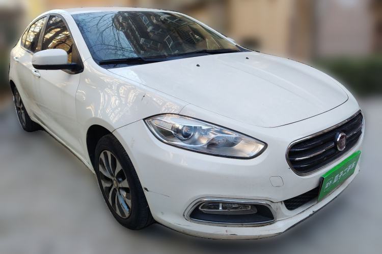 Used Fiat Viaggio 2012 1.4T Manual Enjoyment Edition Front Right 45 Deg