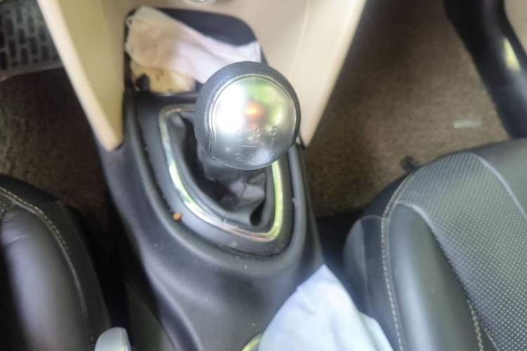 Used Fiat Viaggio 2012 1.4T Manual Enjoyment Edition Gear Lever