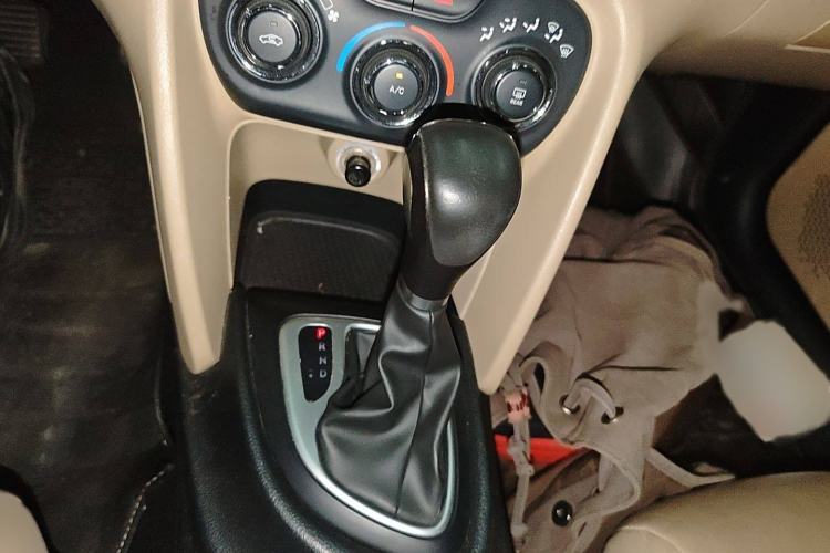 Used Fiat Viaggio 2012 1.4T Automatic Enjoyment Edition Gear Lever