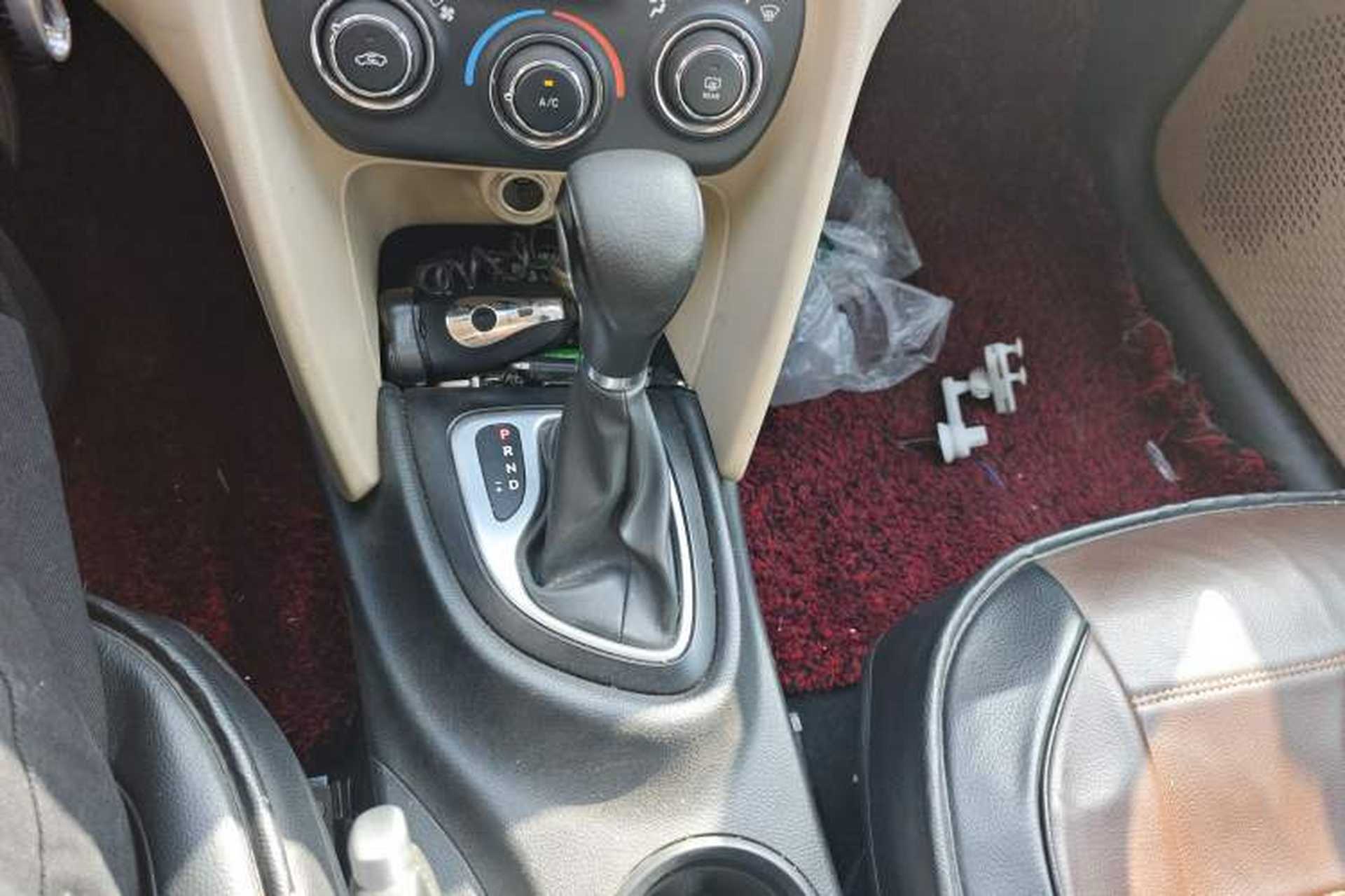 Used Fiat Viaggio 2012 1.4T Automatic Enjoyment Edition Gear Lever