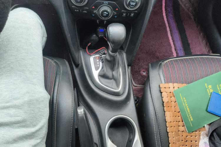 Used Fiat Viaggio 2012 1.4T Automatic Luxury Edition Gear Lever