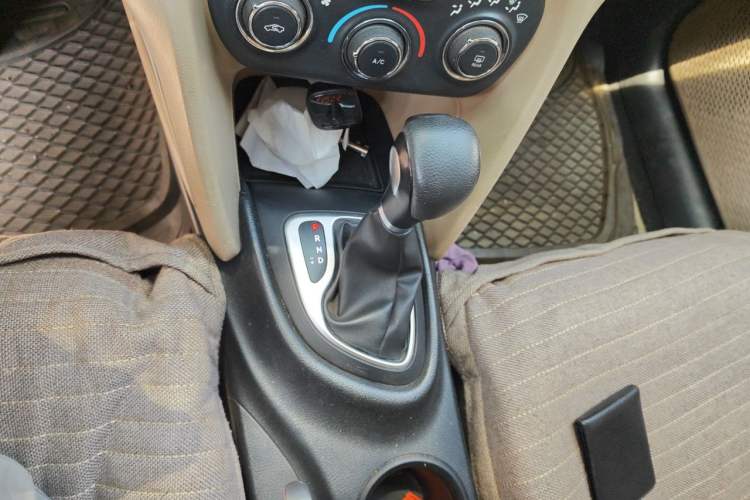 Used Fiat Viaggio 2012 1.4T Automatic Enjoyment Edition Gear Lever
