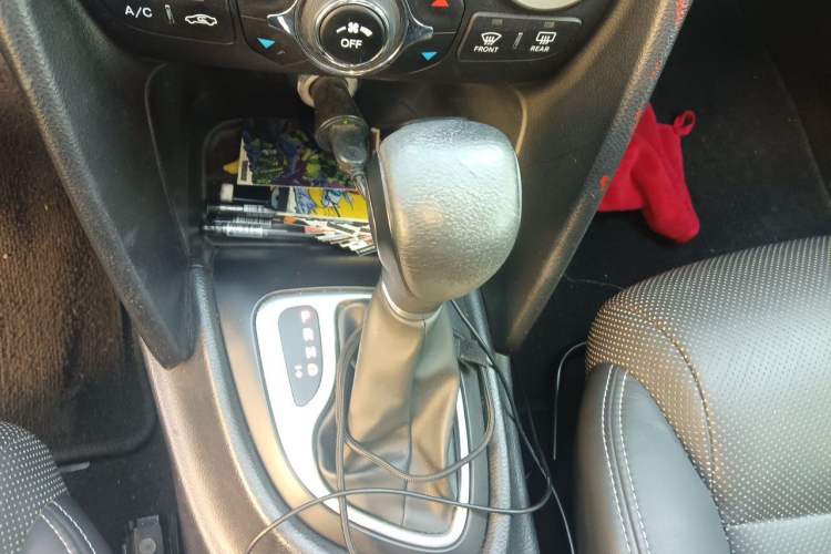 Used Fiat Viaggio 2012 1.4T Automatic Luxury Edition Gear Lever