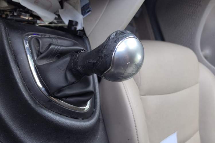 Used Fiat Viaggio 2012 1.4T Manual Enjoyment Edition Gear Lever