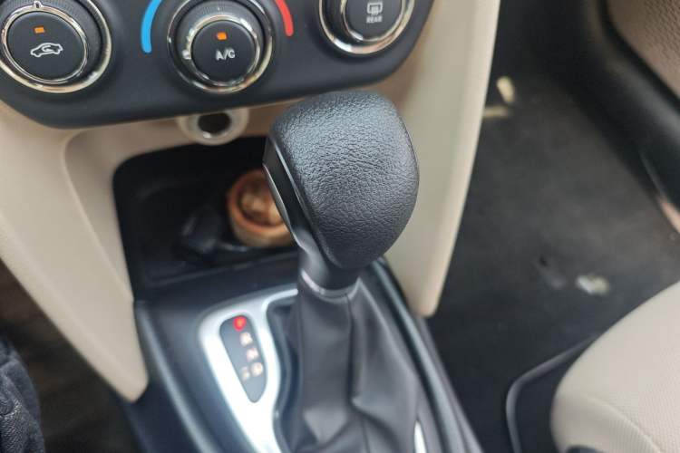 Used Fiat Viaggio 2012 1.4T Automatic Enjoyment Edition Gear Lever