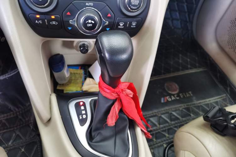 Used Fiat Viaggio 2012 1.4T Automatic Luxury Edition Gear Lever