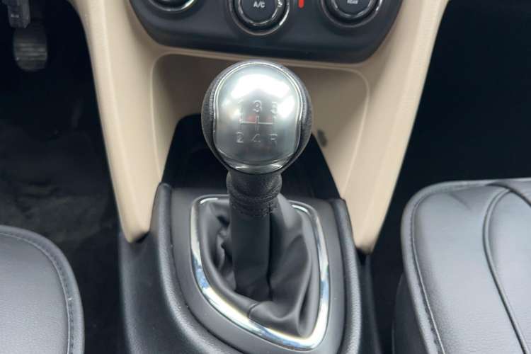 Used Fiat Viaggio 2012 1.4T Manual Enjoyment Edition Gear Lever